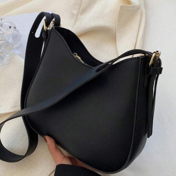 Black Crossbody/Shoulder Bag - Picture 3 of 5